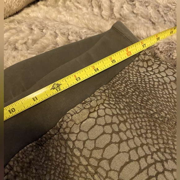 **NEW** XCVI Python Print Cargo Style Leggings - Picture 9 of 15